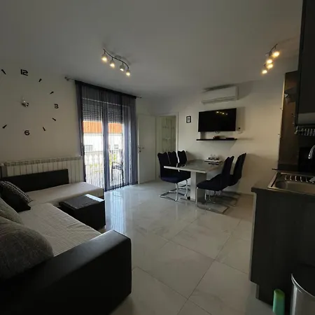 Ostojic Apartament *
