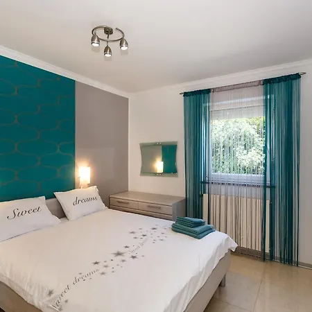 Ostojic Apartament Krk Town