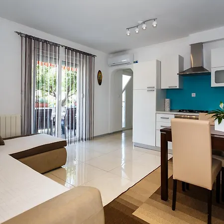 Ostojic Apartament *