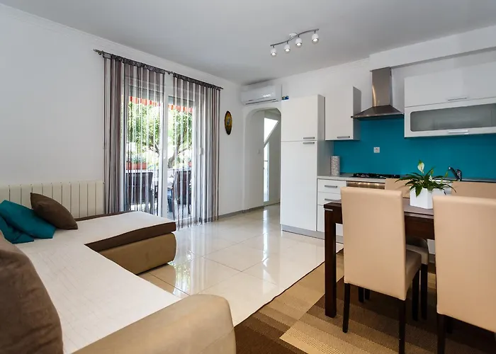 Ostojic Apartment *