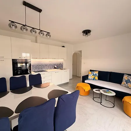 Ostojic Apartment *
